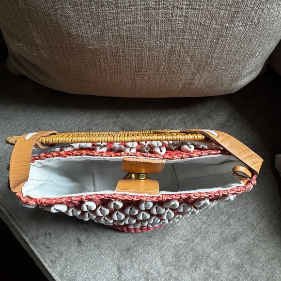 Aranaz  Kaia Puka Shell Top Handle Bucket Bag - SHOULDER STRAP IS MISSING - Picture 3 of 9